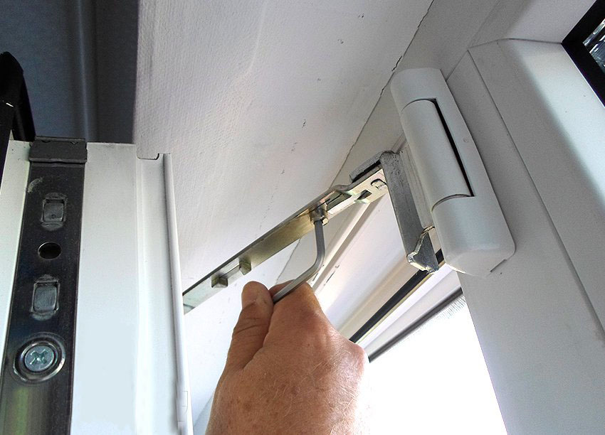 Регулировка окон ПВХ и петель